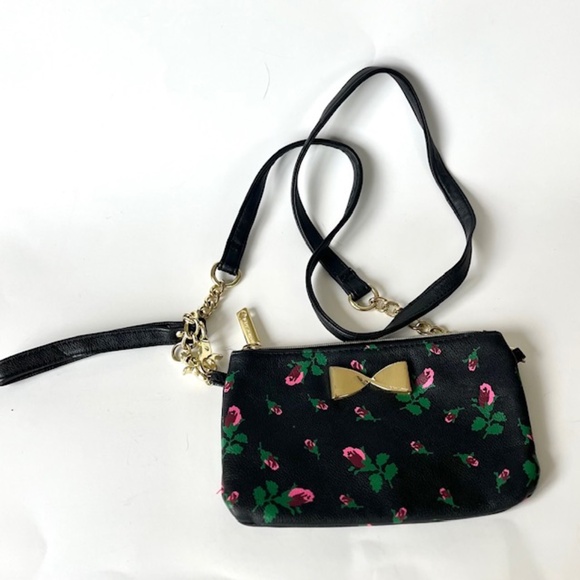 Betsey Johnson "I'M IN CHARGE" Charging Roses Purse Cross body Wristlet - Picture 2 of 6